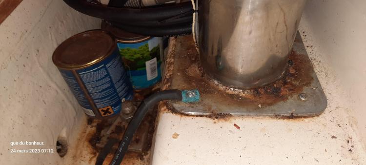 Rusty boat compartment with cans and cables, Elan Impression 434, 2007 model.