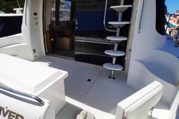 2000 Carver 530 Voyager Pilothouse yacht interior with spiral staircase and seating area.