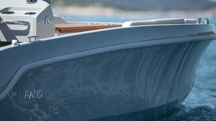 rand-breeze-20-my-bateau-2-67f7dc6a7e7e2608229849.jpg