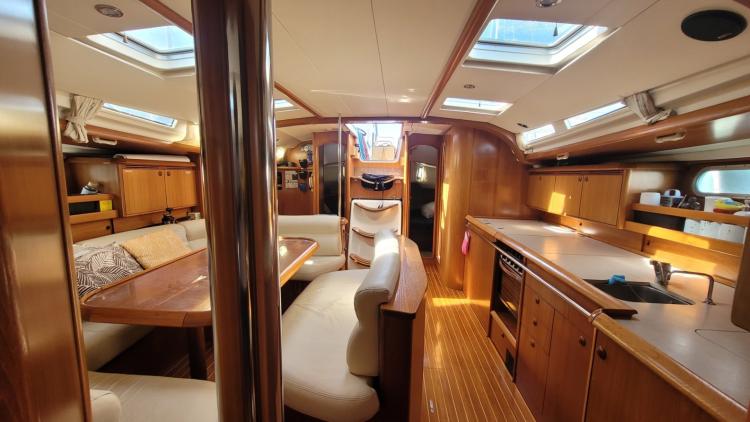 carre-vu-de-la-cabine-avant-grand-68daf0e162a2f737668379.jpg