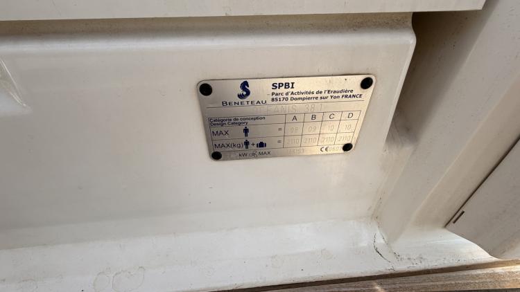 beneteau-oceanis-38-1-performance-my-bateau-cap-d-agde-32-68ee5ff886c40663223693.jpg