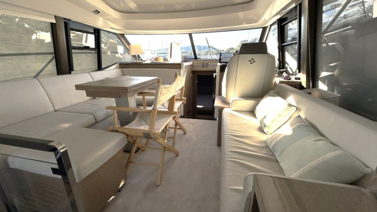 prestige-420-s-my-bateau-18-6831dc96c2caa686430257.jpg
