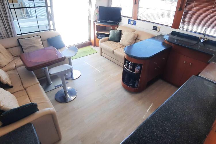 Luxurious interior of 2000 Carver 530 Voyager Pilothouse with cozy seating and modern amenities.