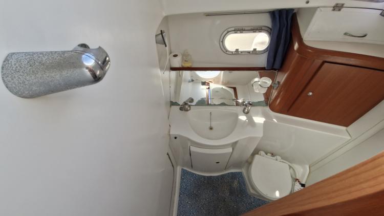 beneteau-antares-980-my-bateau-bandol-63-68e90e4b8e73f385485931.jpg