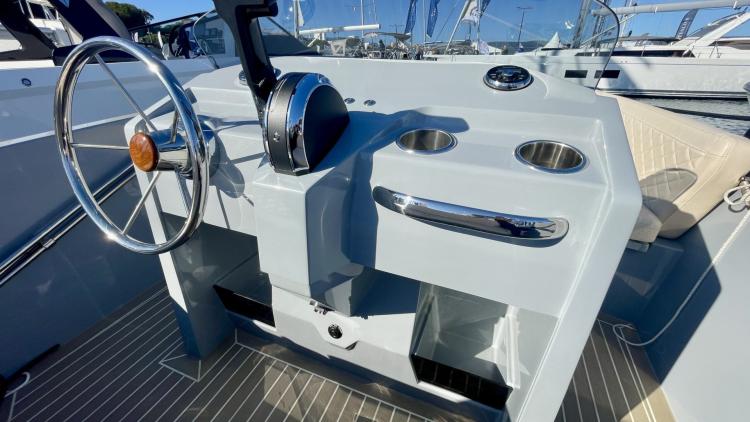 rand-breeze-20-my-bateau-4-67f7dc6ac738d717393304.jpg