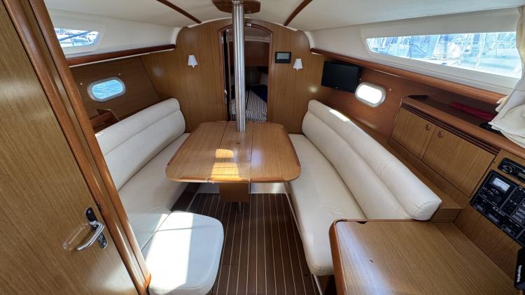 jeanneau-sun-odyssey-32-i-my-bateau-port-camargue-5-68b6e2caaed67799942215.jpg
