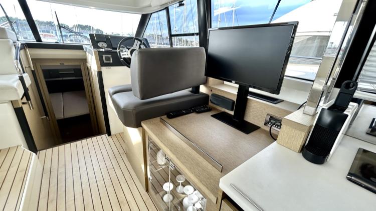 prestige-420-fly-my-bateau-9-67f543a2b388c566389342.jpg
