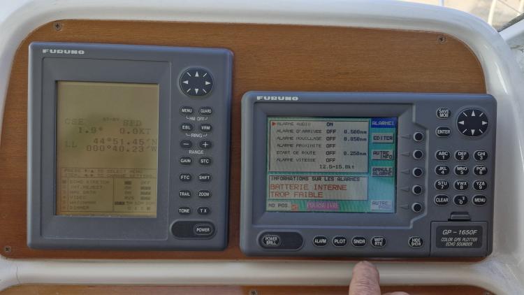 beneteau-antares-10-80-my-bateau-marseille-22-68f3553584f03500588721.jpg
