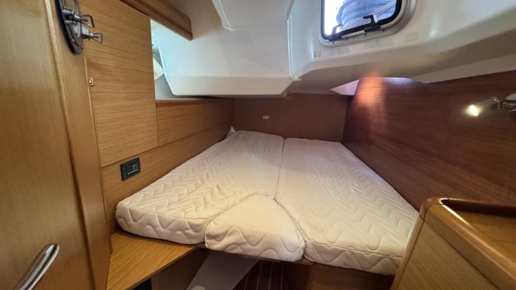 jeanneau-sun-odyssey-49i-port-camargue-my-bateau-5-681480755bc8a516669697.jpg