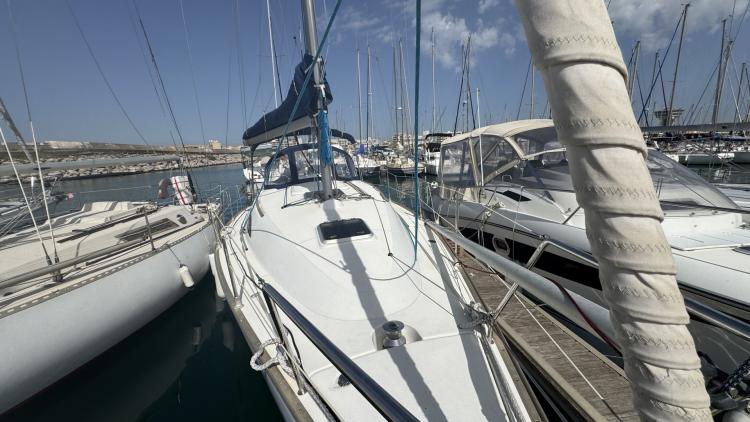 jeanneau-sun-odyssey-32-legende-my-bateau-port-camargue-14-681a057a24939880616811.jpg