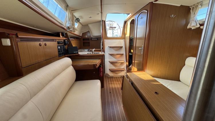 jeanneau-sun-odyssey-32-i-my-bateau-port-camargue-10-68b6e2cabdd2b344319465.jpg