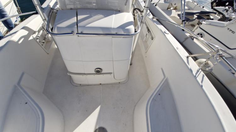 white-shark-205-my-bateau-marseille-18-68e93814a2dda874490142.jpg