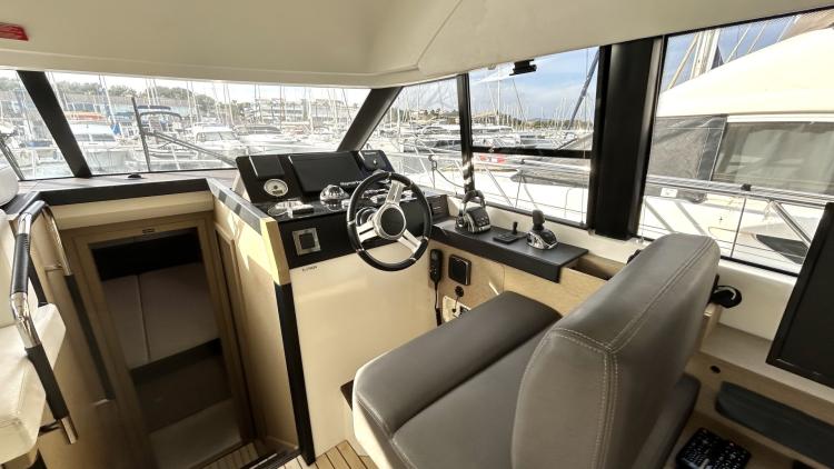 prestige-420-fly-my-bateau-8-67f543a2b2642415930030.jpg