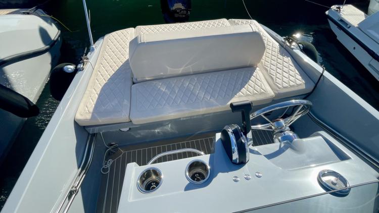 rand-breeze-20-my-bateau-7-67f7dc6adc701304112656.jpg