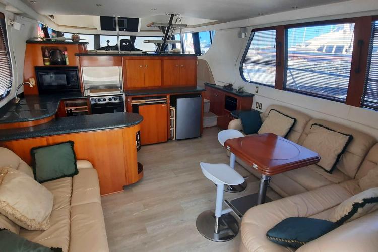 Luxurious interior of a 2000 Carver 530 Voyager Pilothouse yacht with modern amenities.