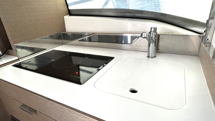 prestige-420-s-my-bateau-8-6831dc96ce326004617914.jpg
