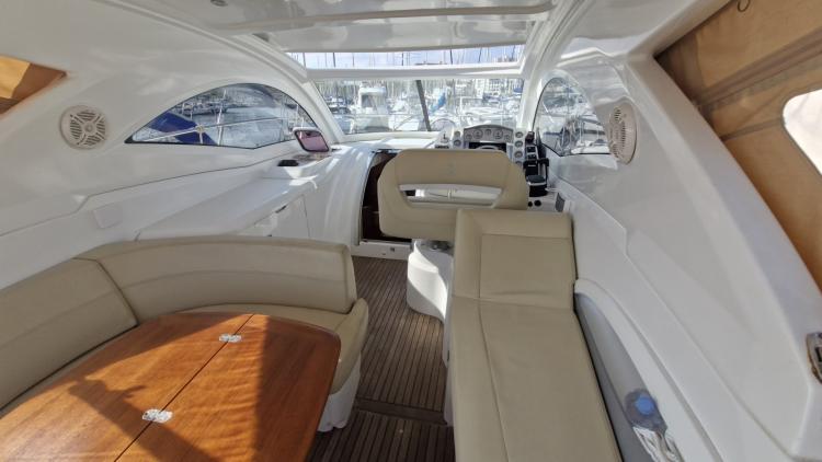 beneteau-monte-carlo-32-my-bateau-marseille-60-68f35acb42545251150640.jpg