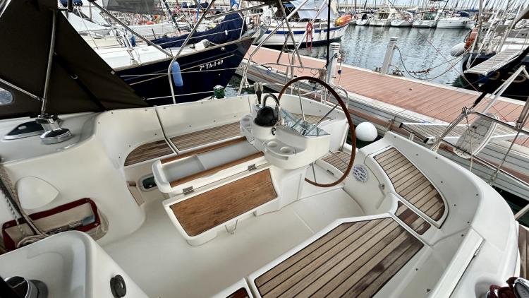 beneteau-oceanis-411-clipper-61-68b6eff950d3b476235589.jpg