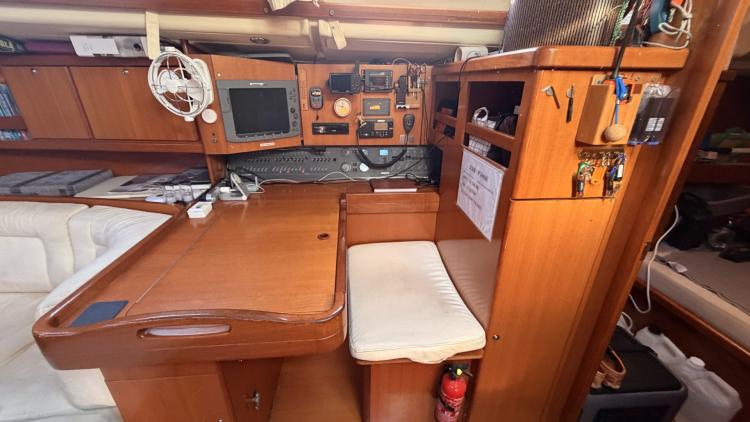 dufour-455-grand-large-my-bateau-port-camargue-25-69159c04c3a24499334514.jpg