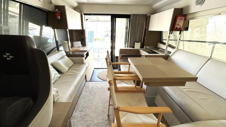 prestige-420-s-my-bateau-13-6831dc96c8962719205631.jpg