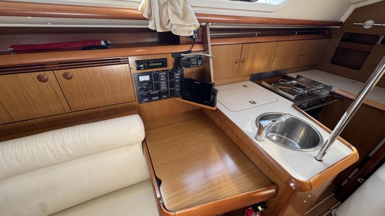 jeanneau-sun-odyssey-32-i-my-bateau-port-camargue-1-68b6e2cabc245000233669.jpg