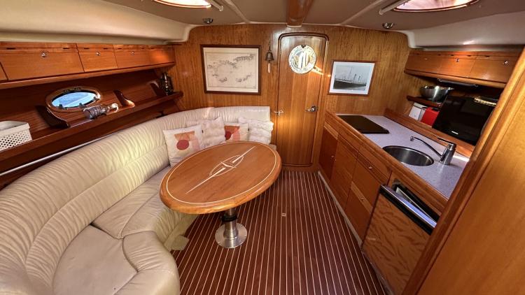 bavaria-38-sport-my-bateau-10-67f77dae3994d215159026.jpg