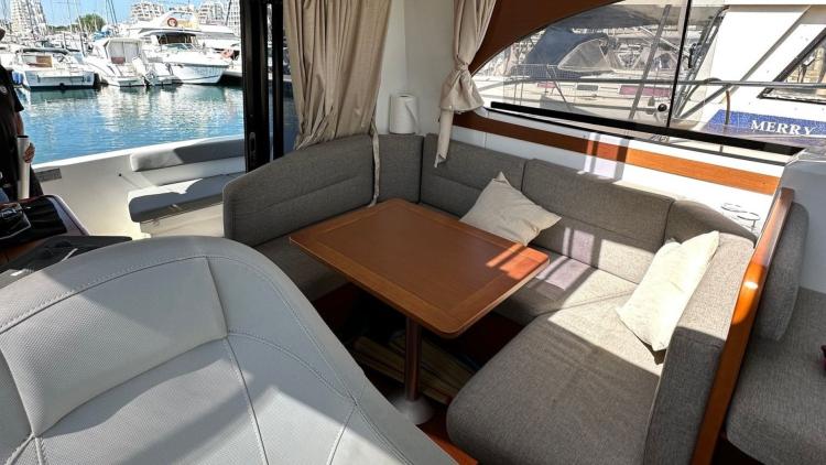 beneteau-antares-30s-4-68b96b8cdfd0e295951864.jpg