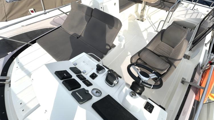 prestige-420-fly-my-bateau-13-67f543a2b7f30442857118.jpg