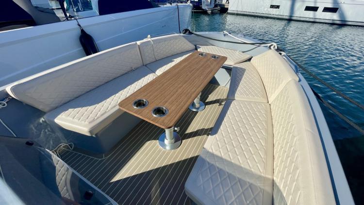 rand-breeze-20-my-bateau-2-67f7dc64a0de8003480214.jpg