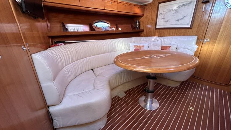 bavaria-38-sport-my-bateau-9-67f77dae388f2843887197.jpg