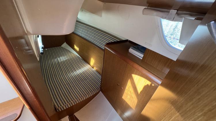 jeanneau-sun-odyssey-32-i-my-bateau-port-camargue-37-68b6e2cab97ad799291785.jpg