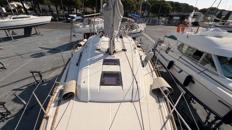 beneteau-oceanis-38-1-performance-my-bateau-cap-d-agde-27-68ee5ff881f6c165636128.jpg