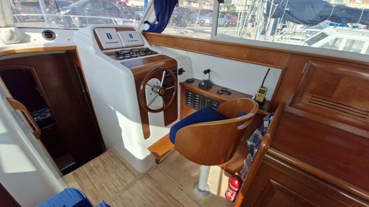 beneteau-antares-10-80-my-bateau-marseille-40-68f3548d12b9f315709124.jpg