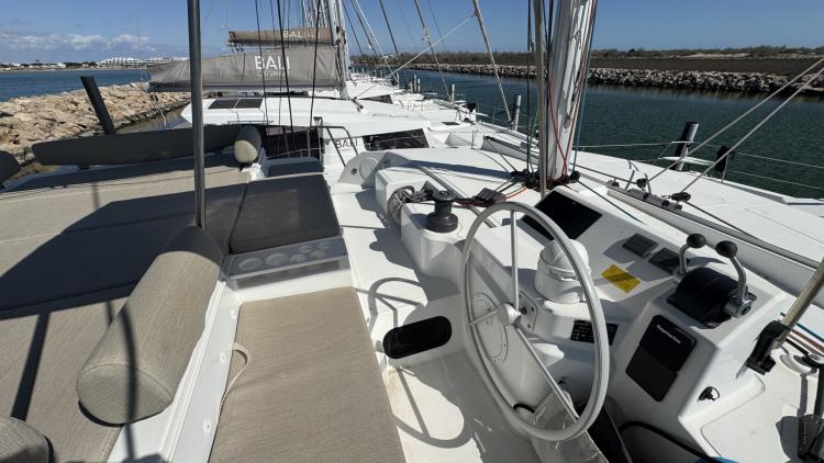 bali-4-0-catspace-my-bateau-port-camargue-9-67f53dfbe7596024812266.jpg