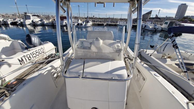 white-shark-205-my-bateau-marseille-19-68e93814a4d09670513937.jpg
