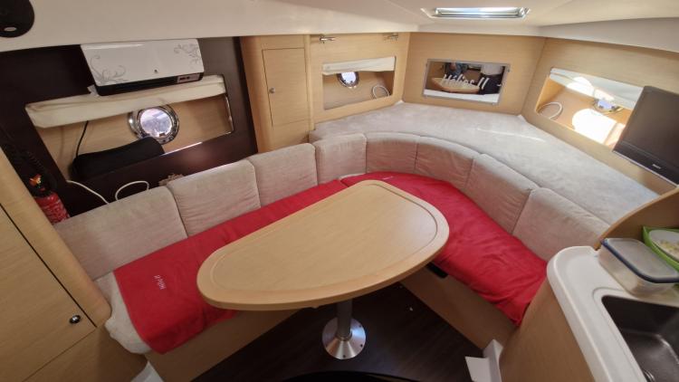 beneteau-monte-carlo-32-my-bateau-marseille-44-68f35b7b7286e147291701.jpg