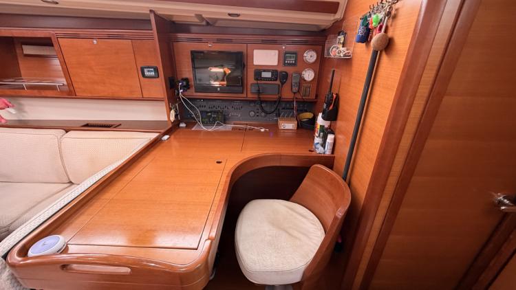 dufour-525-grand-large-my-bateau-port-camargue-40-68f7380930ce3200411812.jpg
